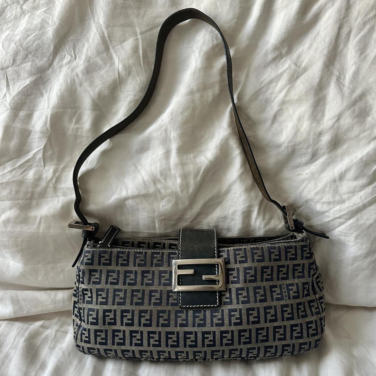 ššPreowned NAVY FENDI BAGUETTEšš