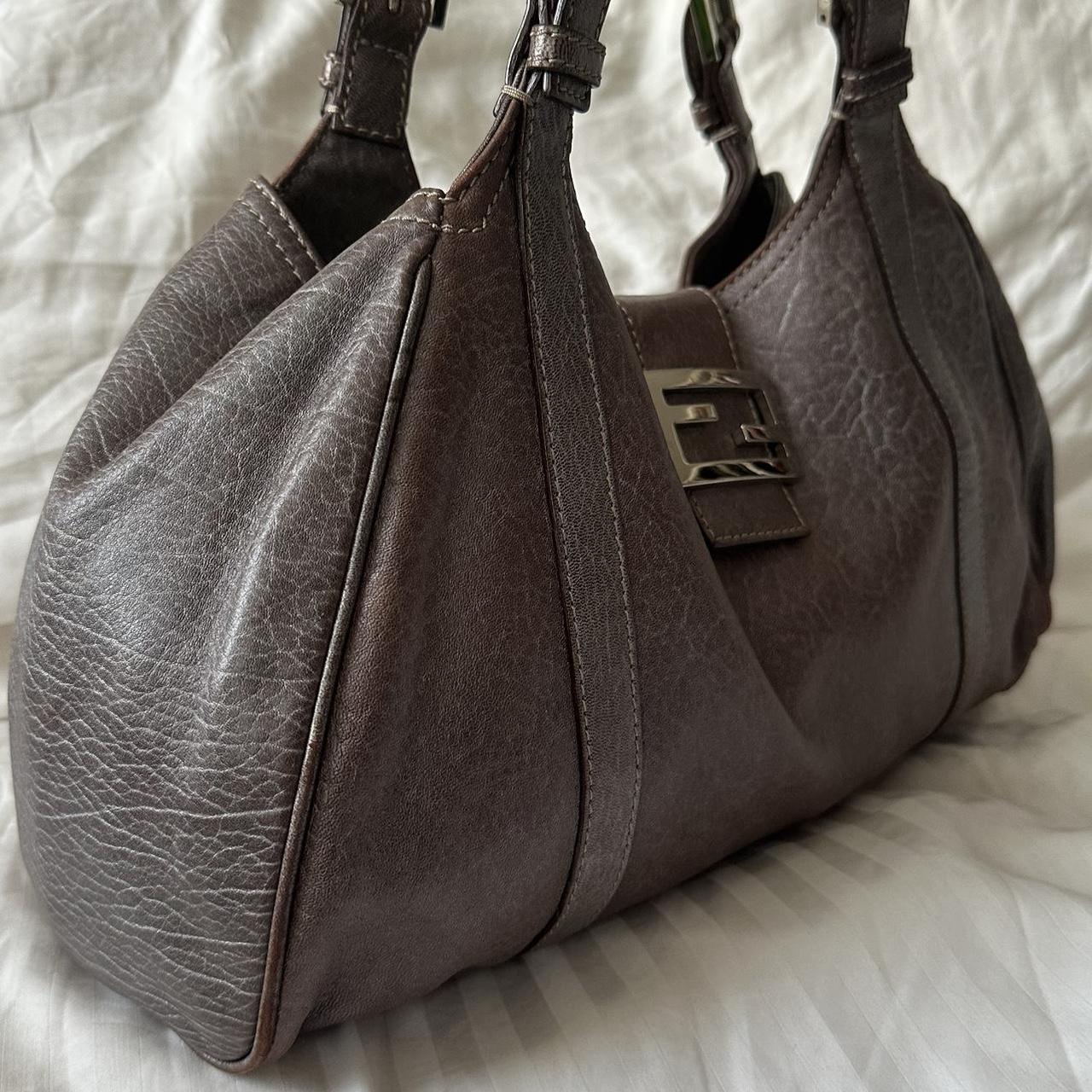 š©·šPreowned VINTAGE FENDI HOBO BAGāØš„