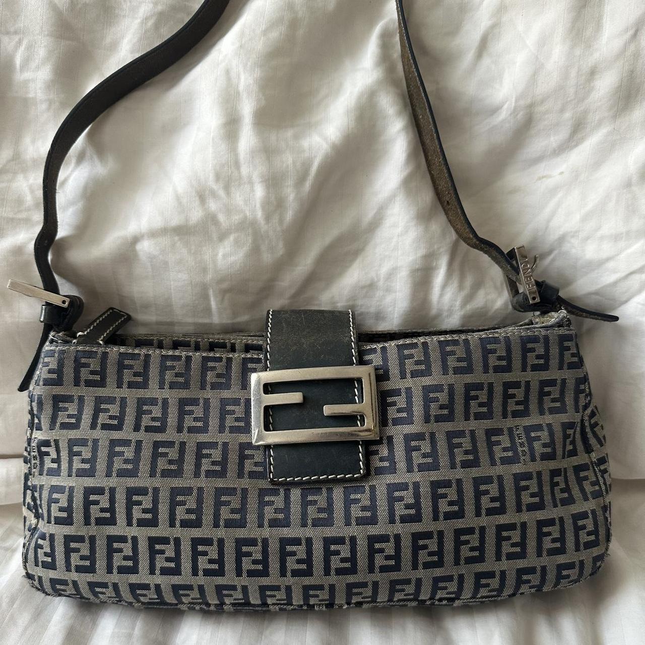 ššPreowned NAVY FENDI BAGUETTEšš