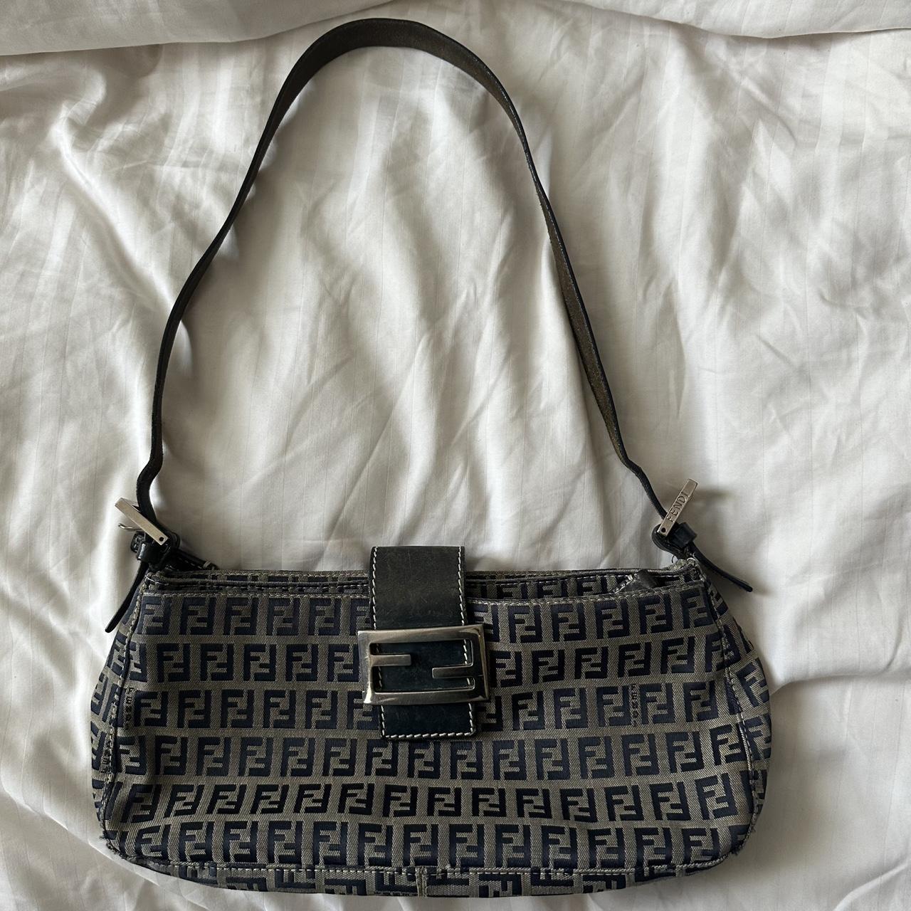 ššPreowned NAVY FENDI BAGUETTEšš
