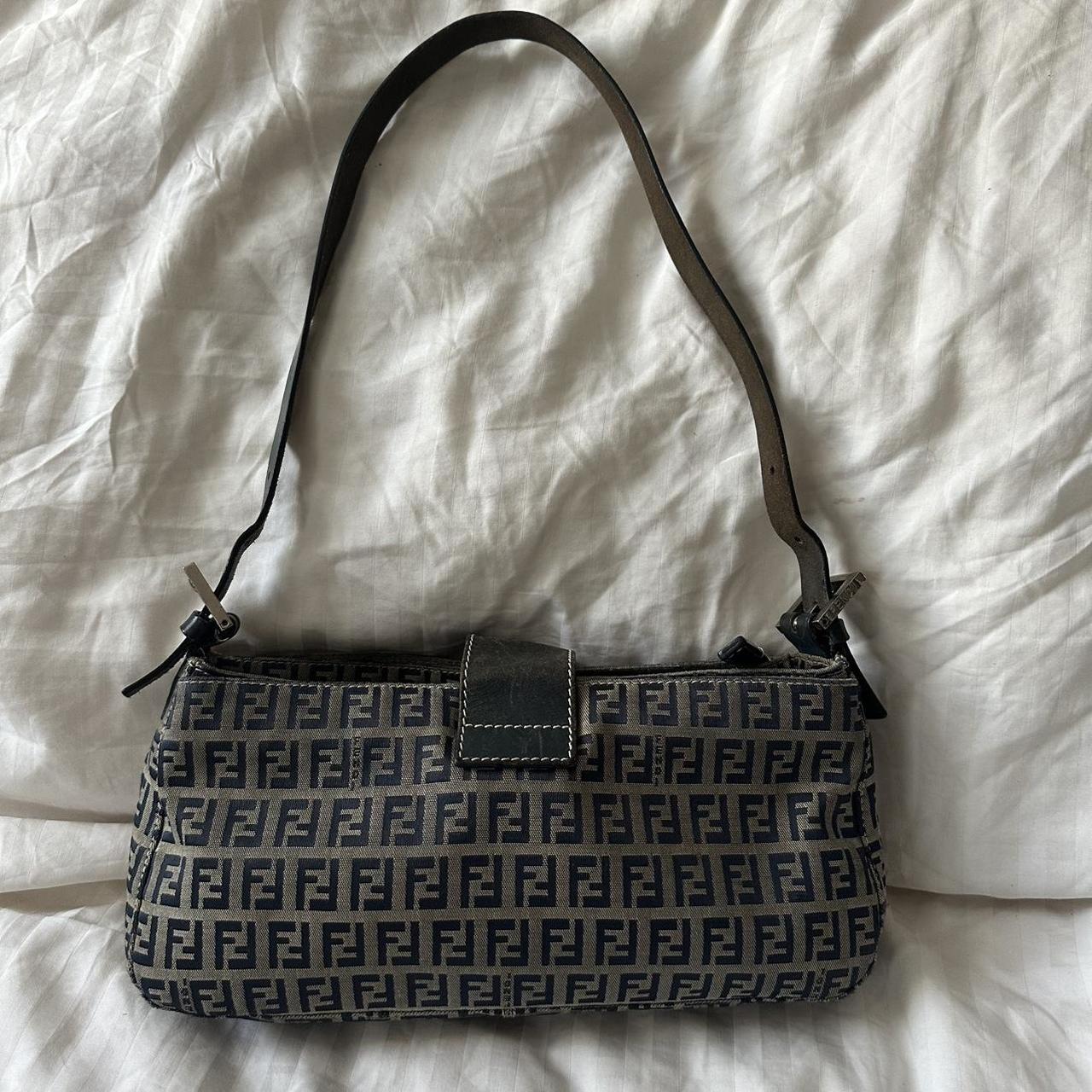 ššPreowned NAVY FENDI BAGUETTEšš