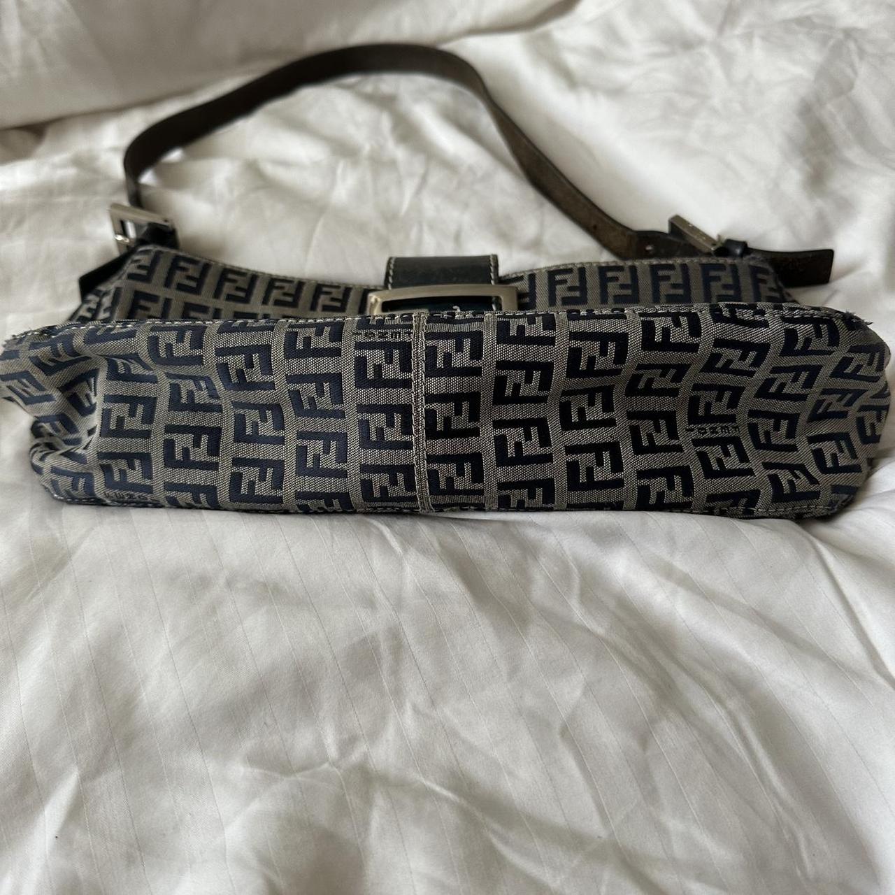 ššPreowned NAVY FENDI BAGUETTEšš