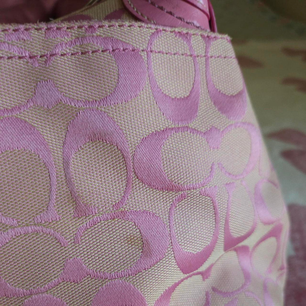 Vintage Barbie Pink Soho Buckle Signature Cs Rare Shoulder Purse🩷🍒